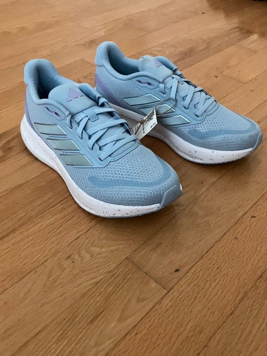 adidas Shoes - NEVER WORN ADIDAS RUNFALCON 5 WOMEN